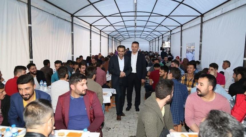 &Ccedil;ayeli Belediye Başkanı Esmen, Vatandaşlarla İftarda Buluştu