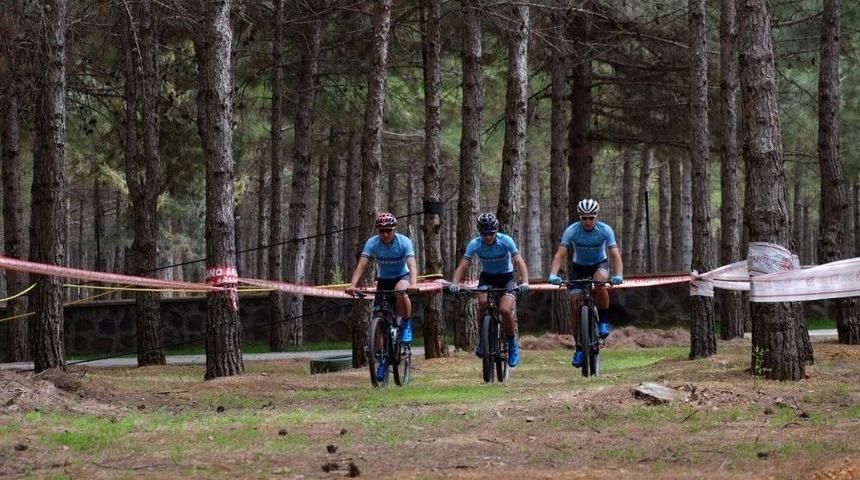 B&uuml;y&uuml;kşehir Bisiklet Takımı Gaziantep&rsquo;ten &Ccedil;ifte Zaferle D&ouml;n&uuml;yor