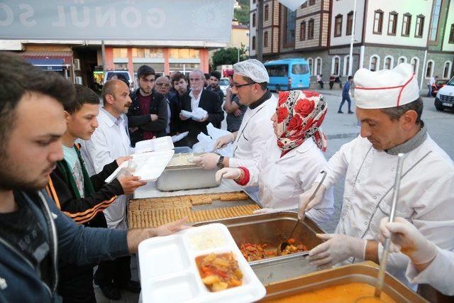 Çayeli Belediye Başkanı Esmen, Vatandaşlarla İftarda Buluştu