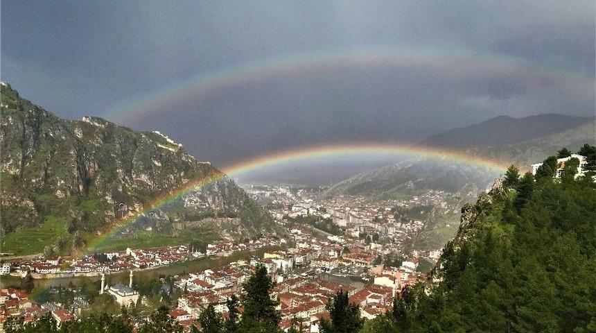 &Ccedil;ifte G&ouml;kkuşağı B&uuml;y&uuml;ledi