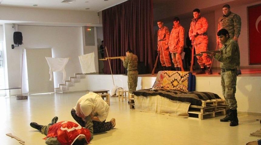B&uuml;y&uuml;kşehirin &Ouml;zel &Ouml;ğrencileri &Ccedil;anakkale Destanı&rsquo;nı Canlandırdı