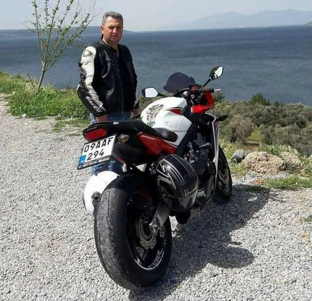Kamyona Çarpan Motosiklet Sürücüsü Kurtarılamadı