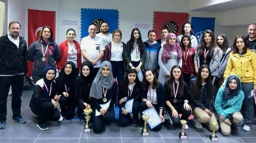 &Ccedil;pl Dartta &Uuml;&ccedil;&uuml;nc&uuml;l&uuml;k K&uuml;rs&uuml;s&uuml;nde