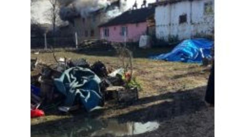 K&ouml;y Evi Alev Alev Yandı