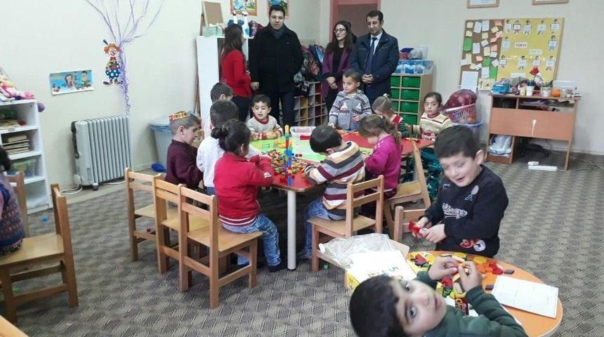 Bah&ccedil;esaray Kaymakamı &Ouml;zacan&rsquo;ın Okul Ziyareti