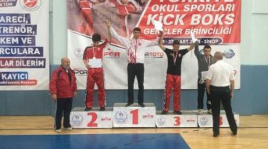 Fatih K&uuml;rşat Ayg&uuml;n, Kickboksta Altın Madalya Kazandı