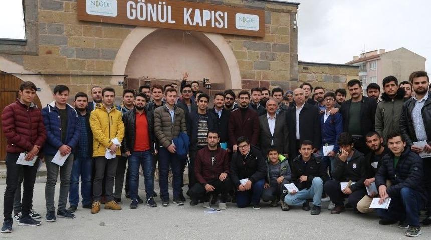 Niğde Belediye Başkanı &Ouml;zkan &Uuml;niversite Gen&ccedil;liğiyle Bir Araya Geldi