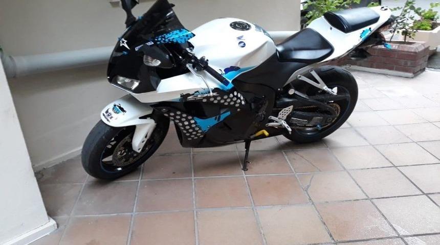 (&ouml;zel) Saniyeler İ&ccedil;inde 35 Bin Lira Değerindeki Motosikleti &Ccedil;alan Hırsızlar Kamerada