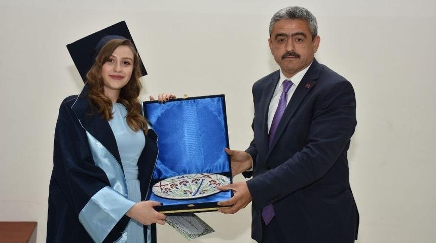 Okul Birincisi Diplomasını Başkan Alıcık&rsquo;tan Aldı