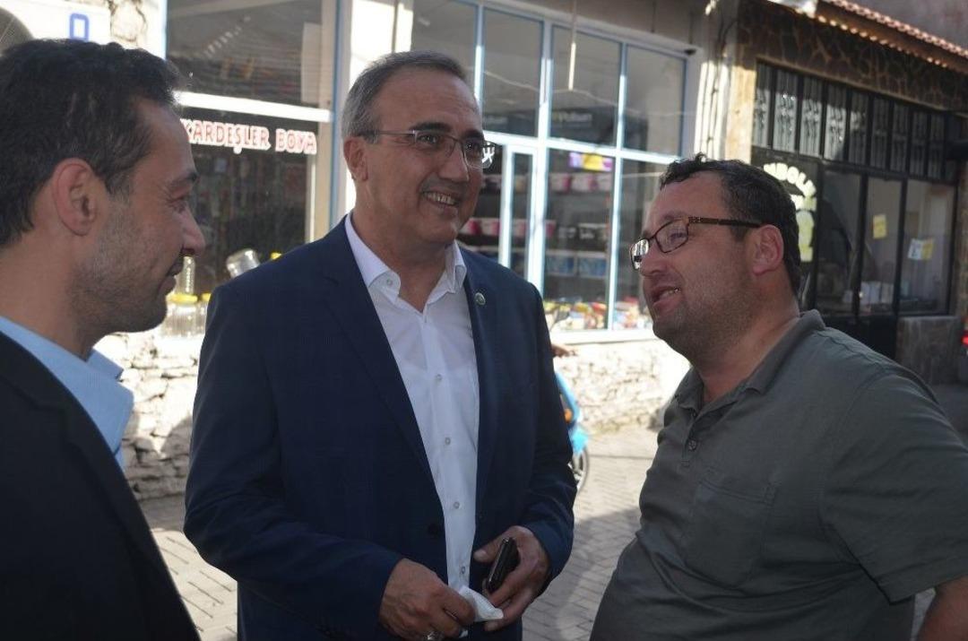 G&ouml;khan Kara&ccedil;oban Esnafla Kucaklaştı