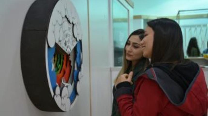 Mimarlık Ve Tasarım Fak&uuml;ltesi&rsquo;nden "boyutlararası" Sergi