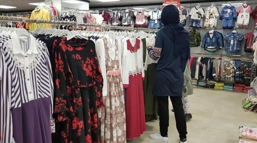 G&ouml;n&uuml;ll&uuml; Gen&ccedil;lerden İhtiya&ccedil;lı &Ccedil;ocuklara Bayramlık Kıyafet