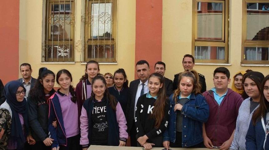 Gen&ccedil; Kalemler Kitaplarını İmzaladı