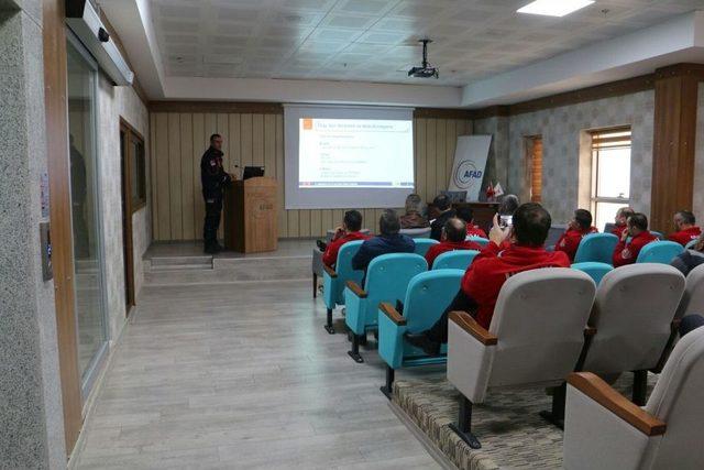 Kurtarma Ekibi Eğitim Almaya Devam Ediyor 1
