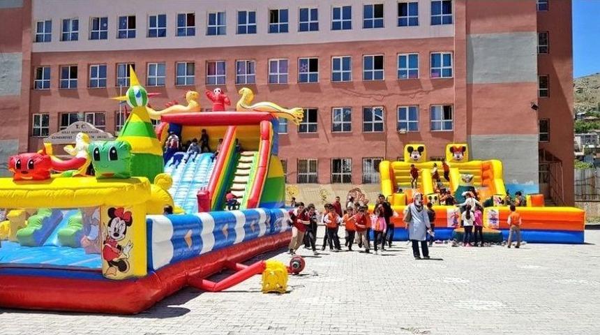 Hakkari&rsquo;deki Okul Bah&ccedil;eleri Şenlendi
