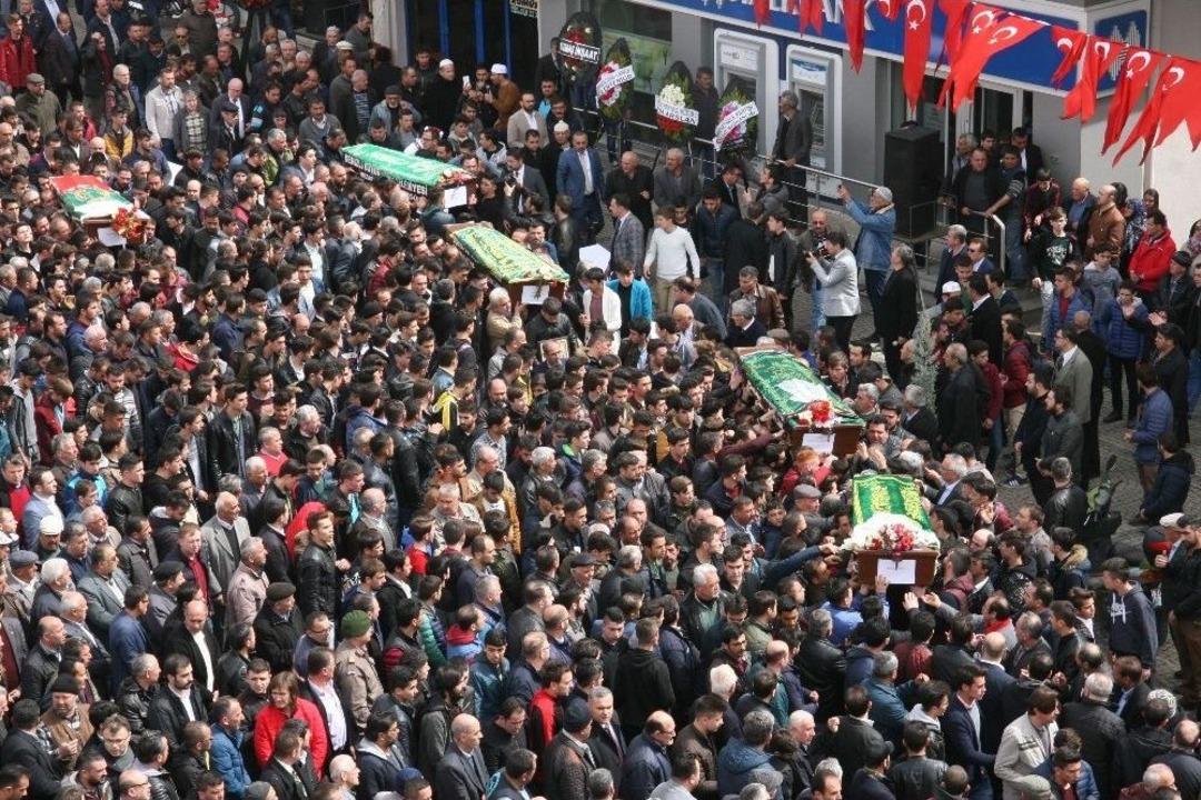 Denizli&rsquo;de &Ouml;len 5 Gencin Cenazesinde G&ouml;zyaşları Sel Oldu