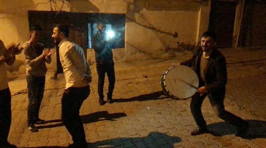 Kahramanmaraşlı &rsquo;boks&ouml;r&rsquo; Ramazan Davulcusu Oldu