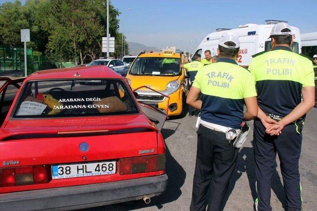 Kayseri’de Ticari Taksi İle Otomobil Çarpıştı: 5 Yaralı