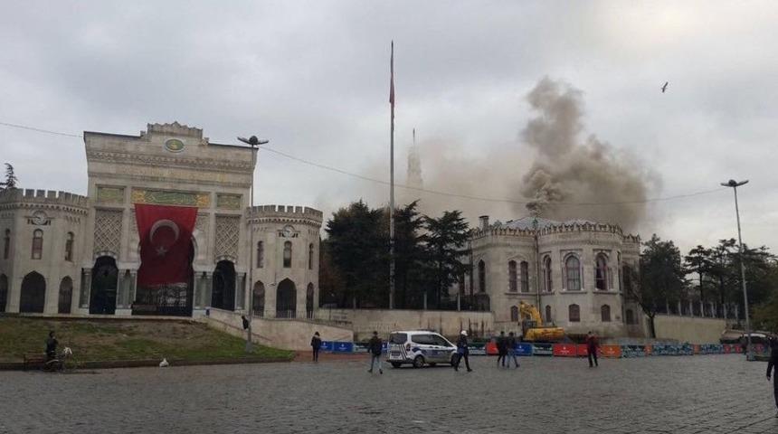 İstanbul &Uuml;niversitesinde Yangın