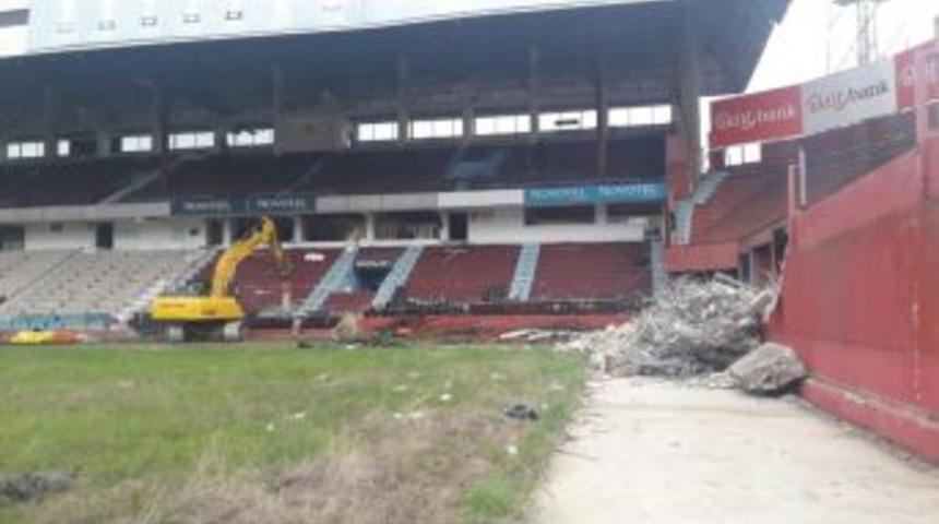 Trabzonspor, H&uuml;seyin Avni Aker Stadyumu&rsquo;na Yıkım İ&ccedil;in İlk Kep&ccedil;e Vuruldu