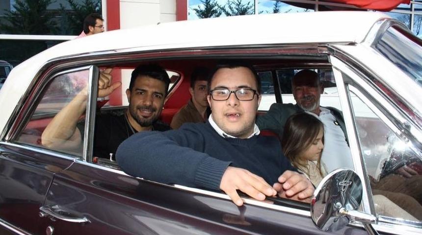 Konya&rsquo;da &Ouml;zel Gen&ccedil;lere Klasik Otomobillerle Nostalji Turu