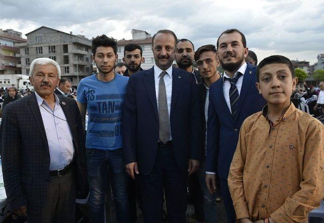 Mamak’ta Dev İftar Sofralarının İlki Yeşilbayır Mahallesi’nde Kuruldu