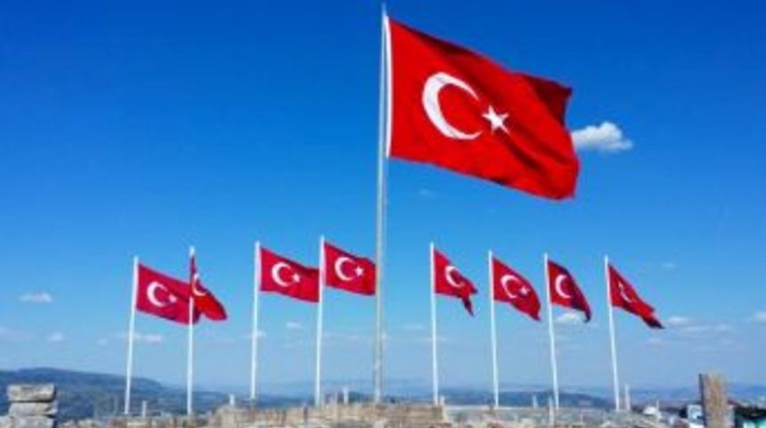 Dokuz Şehidin Anısına Dokuz Bayrak