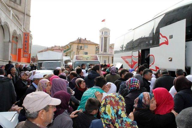 Umre İbadetini Yapan Kafile Akdağmadeni’ne Döndü