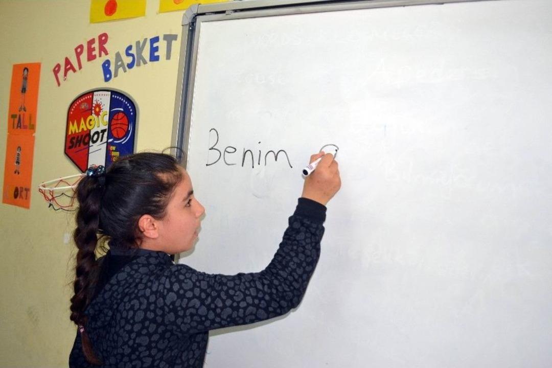 Manisa&rsquo;daki Suriyeli &Ccedil;ocuklar, T&uuml;rk&ccedil;e &Ouml;ğreniyor