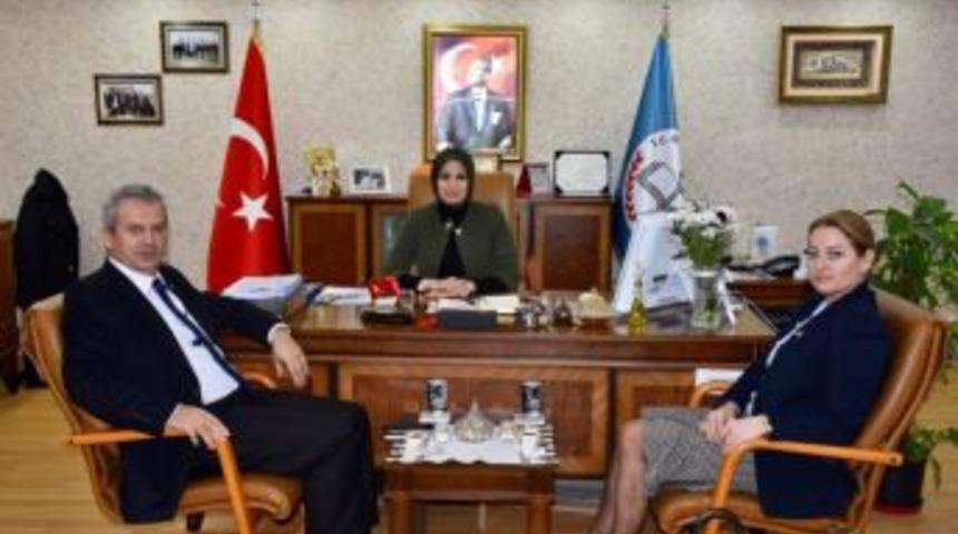 Eğitim- İş Sendikası Y&ouml;neticilerinden İl Milli Eğitim M&uuml;d&uuml;r&uuml; Durmuş&rsquo;a Ziyaret