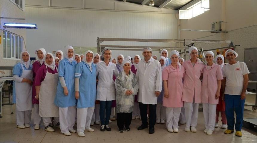 Bedia Akart&uuml;rk&rsquo;ten Kestane Şekeri &Uuml;reticilerine S&uuml;rpriz