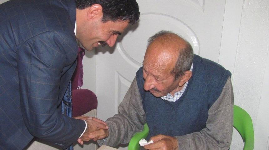 Kaymakam Bağlı&rsquo;dan Parkinson Hastasına Tekerlekli Sandalye