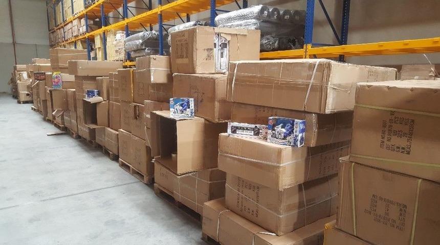 2,5 Milyonluk Ka&ccedil;ak Oyuncaklar G&uuml;mr&uuml;k Muhafaza&rsquo;da Sergilendi