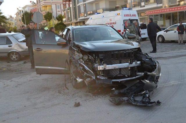 Didim’de Trafik Kazası: 1 Ağır Yaralı