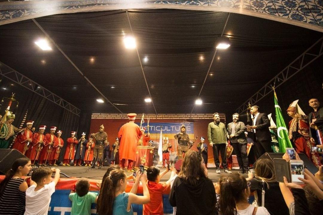 Payitaht Abd&uuml;lhamid Ve Bursa Mehter Takımı Fransa&rsquo;yı Fethetti