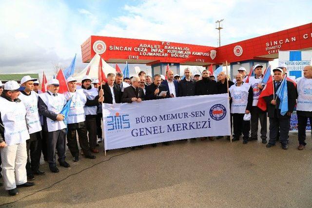 Büro Memur-sen’den Sincan Cezaevi Önünde 15 Temmuz Şehitleri Ve Gazilerine Destek Açıklaması