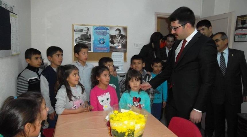 Suriyeli Çocuklara Kırtasiye Yardımı