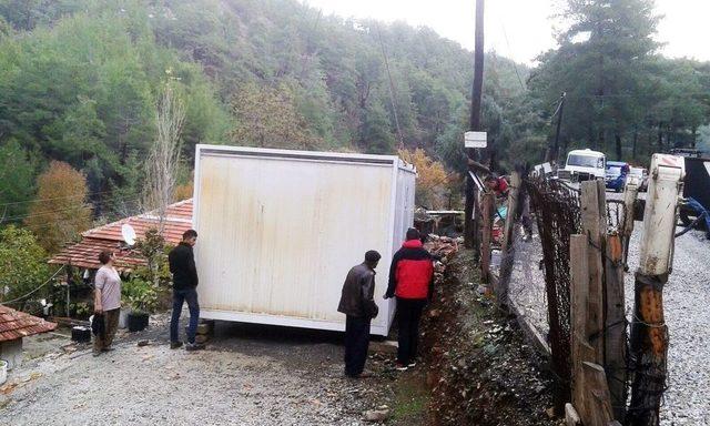 Arıcılar’da İki Aileye Konteynır