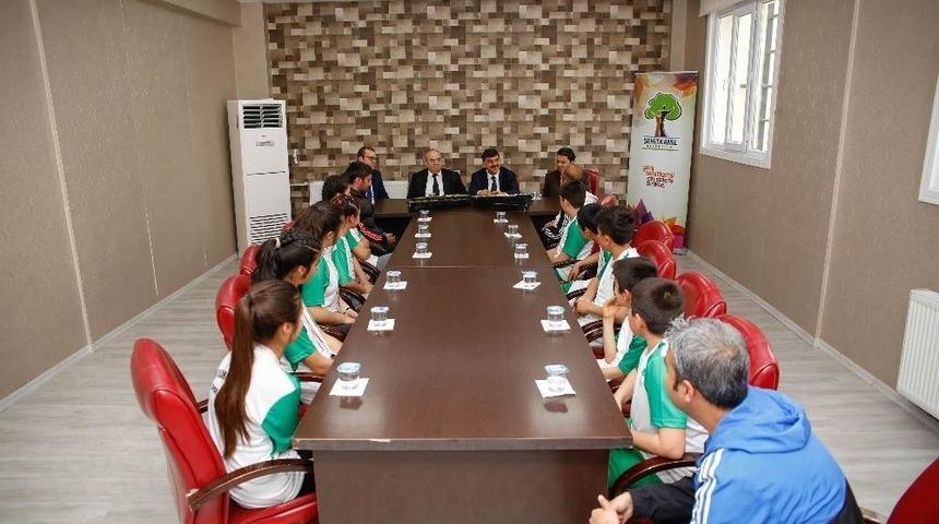 Şampiyon Raketler Yarı Finaller &Ouml;ncesi Moral Depoladı