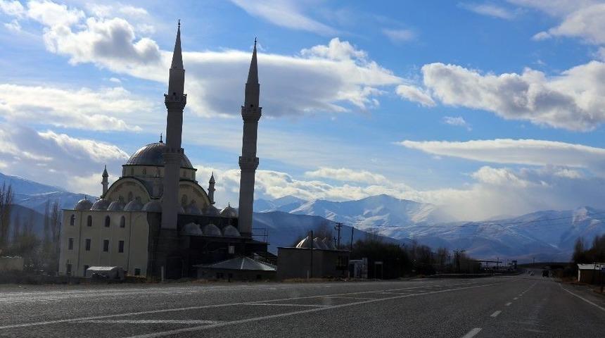 G&uuml;rpınar&rsquo;daki Yapılar Estetik Bir G&ouml;r&uuml;n&uuml;me Kavuşturuluyor