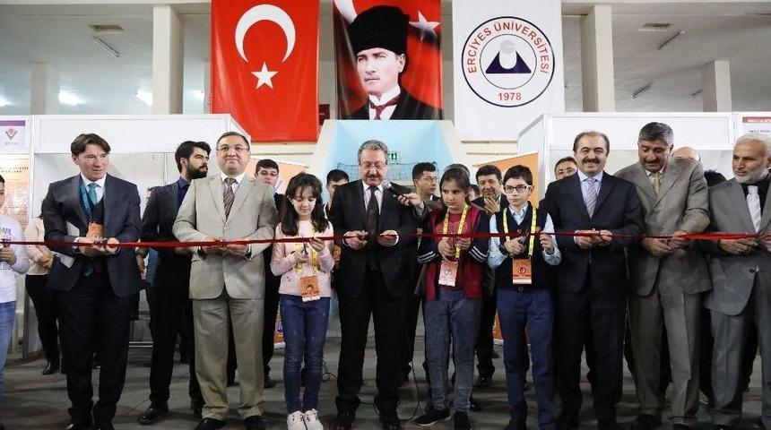 T&uuml;bitak&rsquo;ta Yarışan Ortaokul &Ouml;ğrencilerinin Projeleri Er&uuml;&rsquo;de G&ouml;r&uuml;c&uuml;ye &Ccedil;ıktı