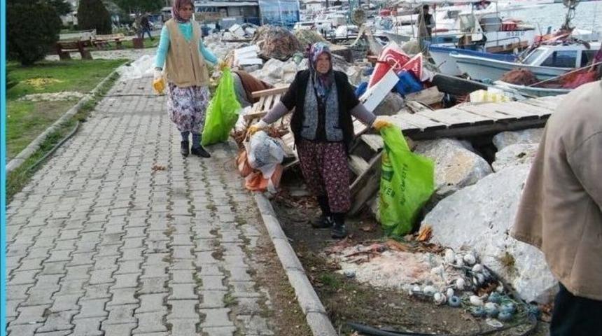 Burhaniye&rsquo;de Yat Limanı Temizlendi