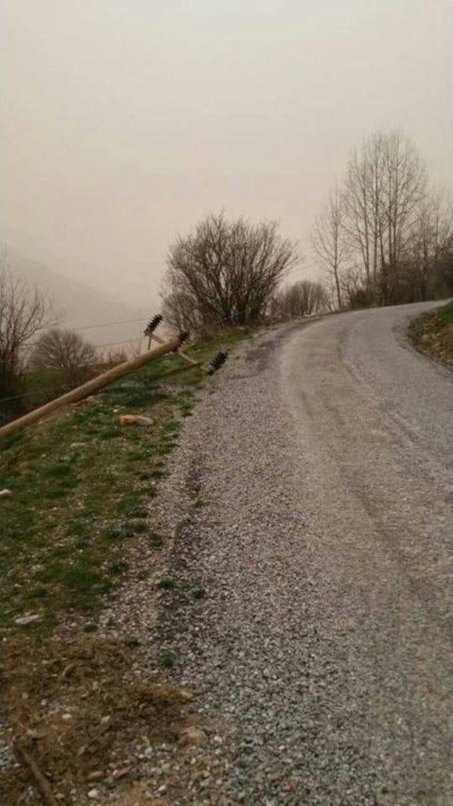 Şiddetli Fırtına Elektrik Hatlarına Zarar Verdi