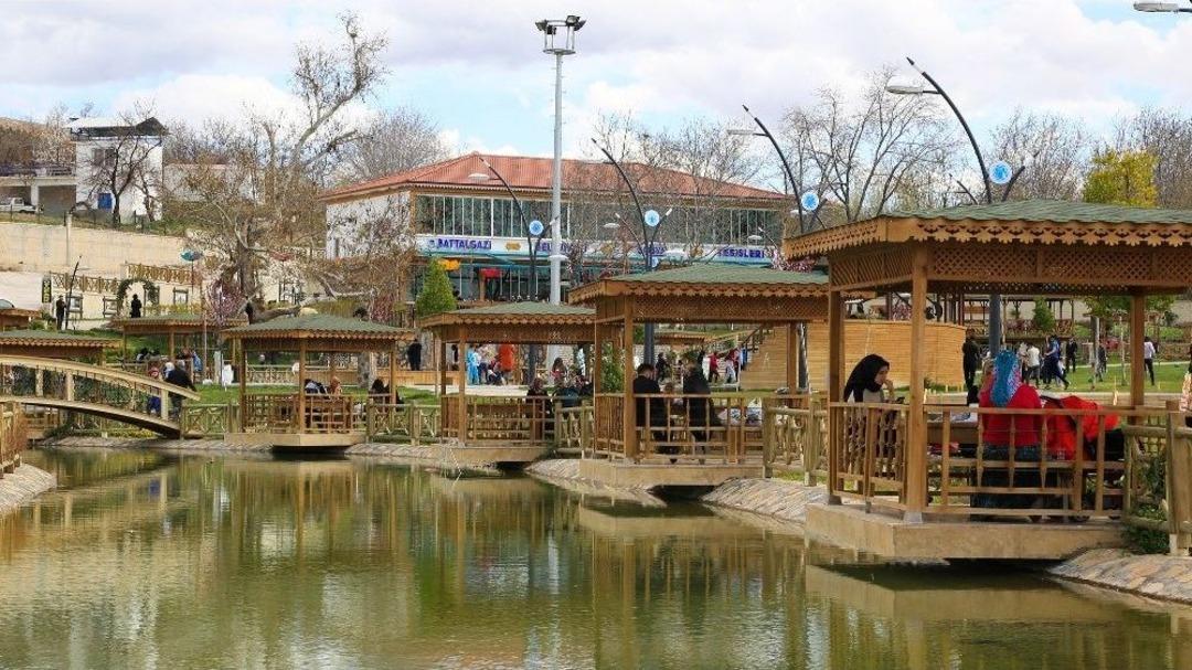 Vatandaşlar Tarihi Mekanlara Akın Etti