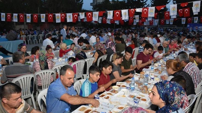 Tarsus Belediyesi, İlk Mahalle İftarını Gaziler&rsquo;de Verdi