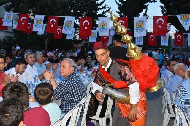 Tarsus Belediyesi, İlk Mahalle İftarını Gaziler’de Verdi