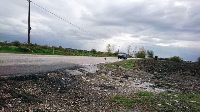 Seyir Halindeki Otomobilin Tekeri Fırladı