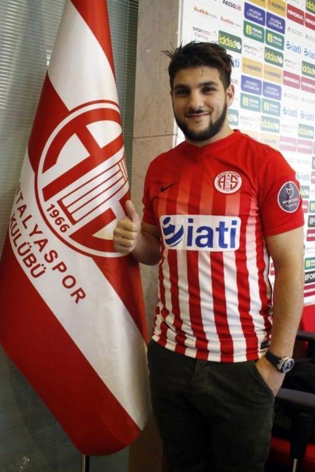 Antalyaspor’da El Kabir İsveç’e Kiralandı