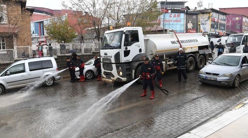 Muş&rsquo;ta Yol Yıkama &Ccedil;alışması
