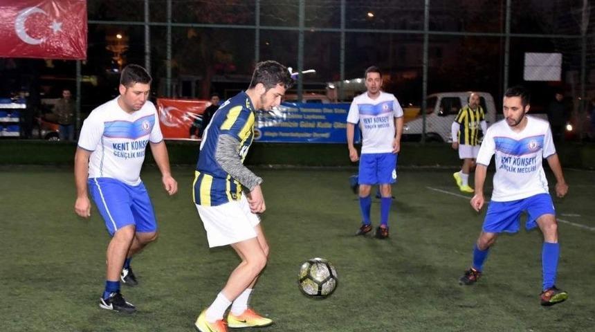 Şehit Oğuz &Ouml;zg&uuml;r &Ccedil;evik Turnuvasında &Ccedil;eyrek Finalistler Belli Oldu